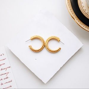 Vintage 1980s Matte Gold Roped Hoop Earrings